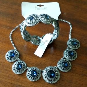 Blue stoned statement necklace and bracelet set